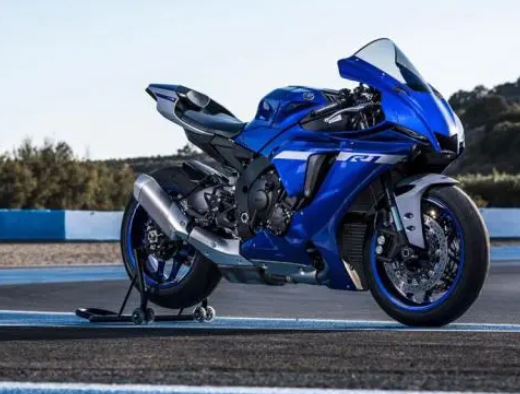 Yamaha brengt 2025 R1 en R1M uit, met koolstofvezelspoilers, verbeterde schokdempers en remmen